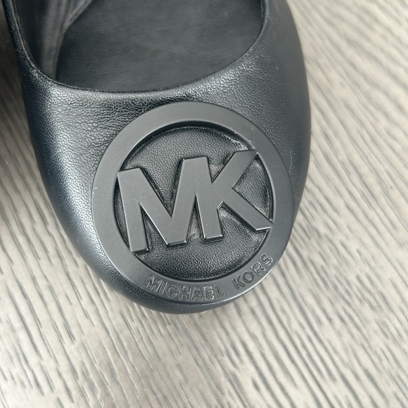 Michael Kors flats - Picture 2 of 6
